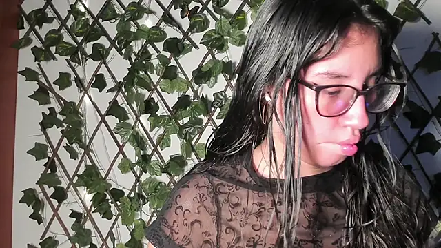 CoralineSanchez online show from 26, 10, 2025