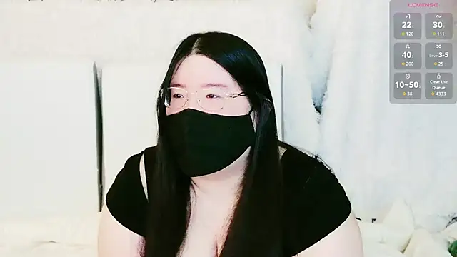 Snapshot of Kara-Nuna chatting on 5, 8, 2026 Kara-Nuna online show from 5, 8, 2026