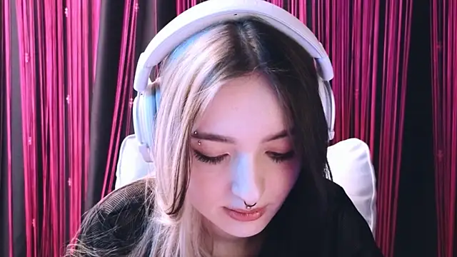 Snapshot of Avi_Nile chatting on 18, 2, 2025 Avi Nile online show from 18, 2, 2025