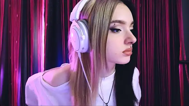 Snapshot of Avi_Nile chatting on 16, 3, 2025 Avi Nile online show from 16, 3, 2025