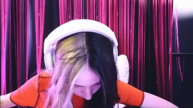 Snapshot of Avi_Nile chatting on 19, 3, 2025 Avi Nile online show from 19, 3, 2025