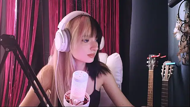 Snapshot of Avi_Nile chatting on 28, 7, 2026 Avi Nile online show from 28, 7, 2026