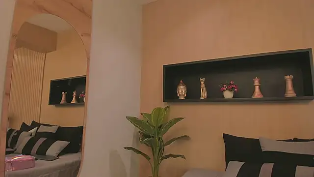 IrisBaker online show from 3, 3, 2025