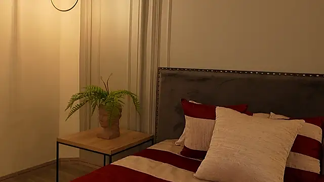 IrisBaker online show from 11, 9, 2025