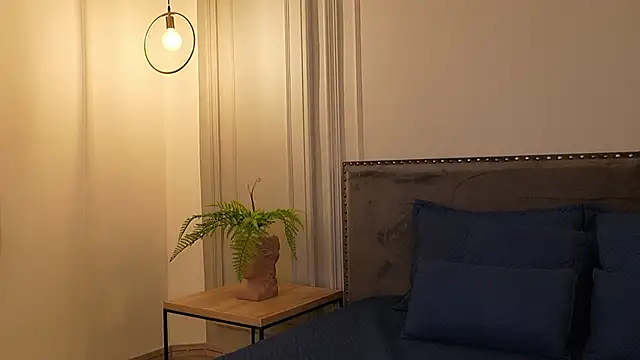 IrisBaker online show from 19, 9, 2025