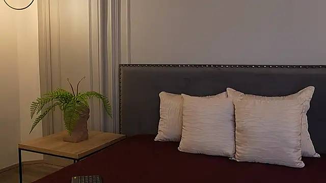 IrisBaker online show from 4, 10, 2025