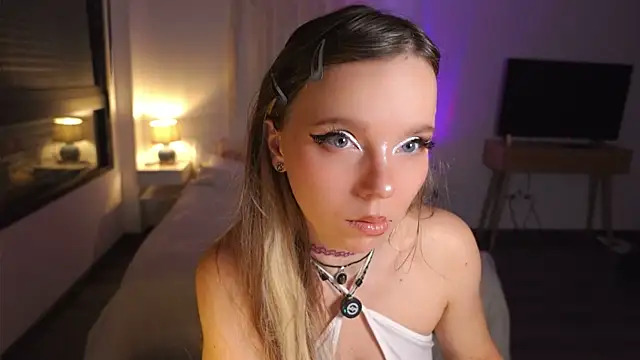 Ayra Lust online show from 4, 6, 2026