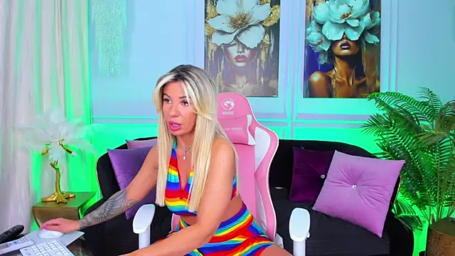 Snapshot of TheBaeWatch chatting on 21, 9, 2025 TheBaeWatch online show from 21, 9, 2025