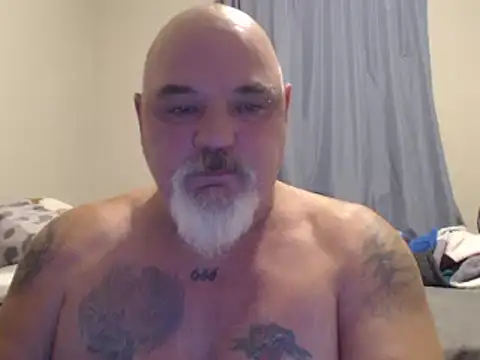 Newfiesausage1972 online show from 5, 1, 2025