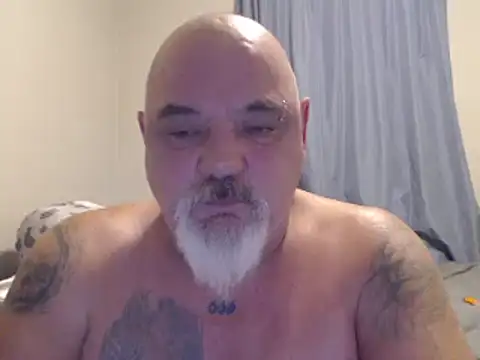 Newfiesausage1972 online show from 6, 1, 2025