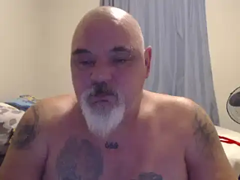 Newfiesausage1972 online show from 7, 1, 2025