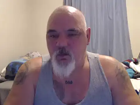 Newfiesausage1972 online show from 9, 1, 2025