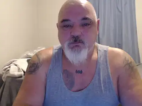 Newfiesausage1972 online show from 14, 1, 2025