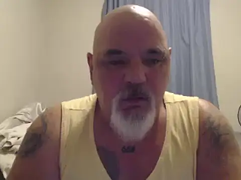 Newfiesausage1972 online show from 16, 1, 2025