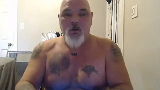 Newfiesausage1972 online show from 19, 1, 2025