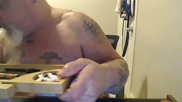 Newfiesausage1972 online show from 4, 3, 2025