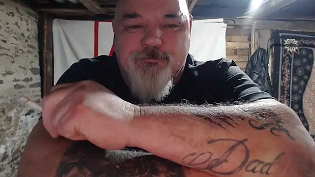 Newfiesausage1972 online show from 3, 12, 2025