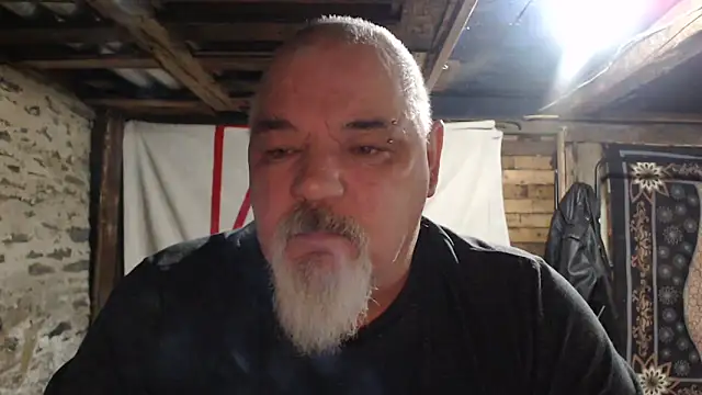 Newfiesausage1972 online show from 15, 12, 2025