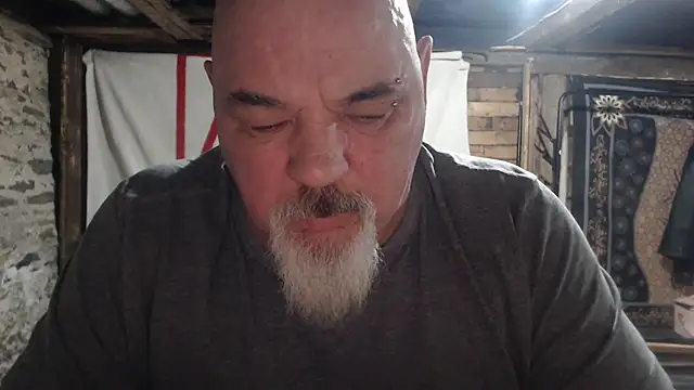 Newfiesausage1972 online show from 11, 1, 2026