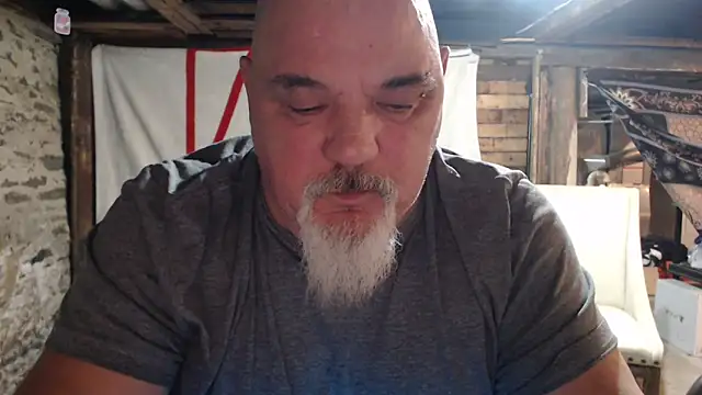 Newfiesausage1972 online show from 15, 2, 2026