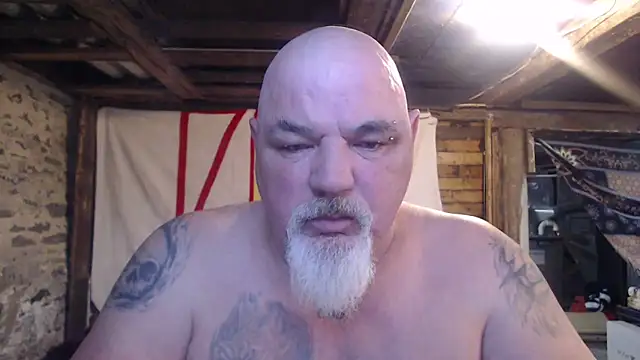 Newfiesausage1972 online show from 21, 3, 2026