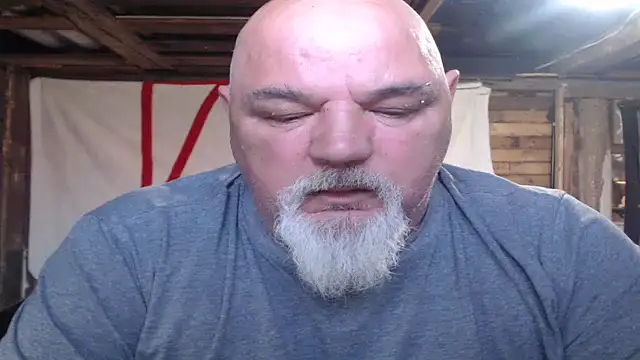 Newfiesausage1972 online show from 3, 5, 2026