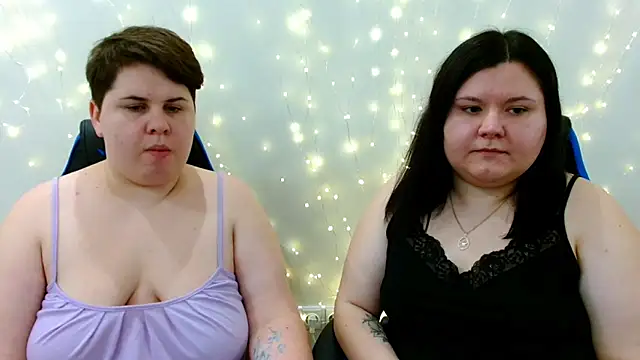 BeckyAndHellen online show from 18, 12, 2025