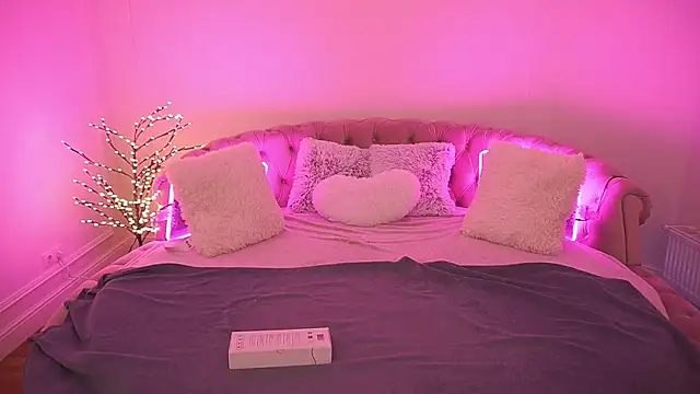 Snapshot of CarolinaDia chatting on 9, 3, 2026 CarolinaDia online show from 9, 3, 2026