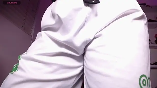 Snapshot of tinysofia_ chatting on 7, 2, 2025 tinysofia online show from 7, 2, 2025