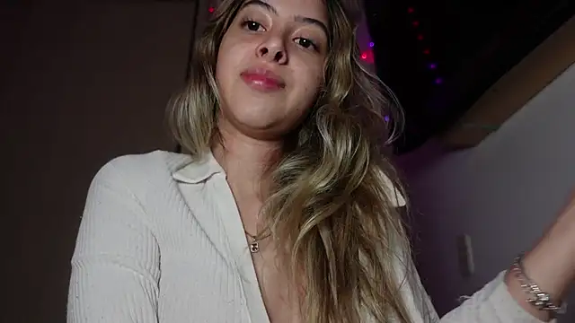 Snapshot of tinysofia_ chatting on 18, 9, 2025 tinysofia online show from 18, 9, 2025