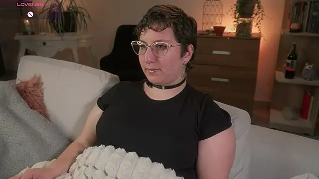 Ximenna Cruz online show from 16, 11, 2025