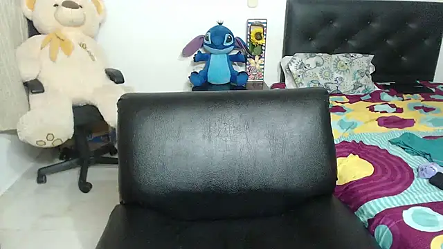 alexia 87 online show from 2, 2, 2025