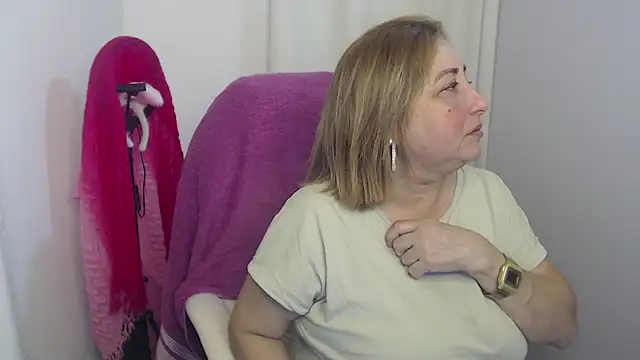 paiper halliwey online show from 10, 1, 2025