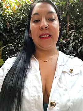 Snapshot of Bella_keny chatting on 28, 10, 2025 Bella keny online show from 28, 10, 2025