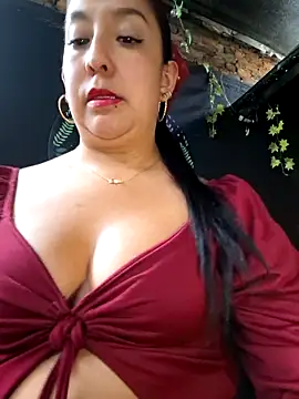 Snapshot of Bella_keny chatting on 29, 10, 2025 Bella keny online show from 29, 10, 2025