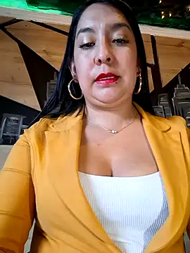 Snapshot of Bella_keny chatting on 30, 10, 2025 Bella keny online show from 30, 10, 2025