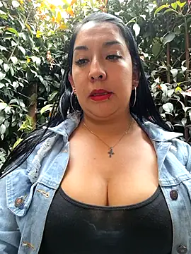 Snapshot of Bella_keny chatting on 4, 11, 2025 Bella keny online show from 4, 11, 2025