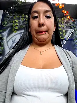 Snapshot of Bella_keny chatting on 14, 11, 2025 Bella keny online show from 14, 11, 2025