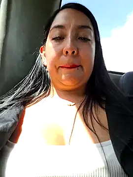 Snapshot of Bella_keny chatting on 3, 12, 2025 Bella keny online show from 3, 12, 2025