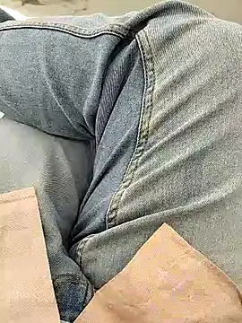 A man in public online show from 13, 10, 2025