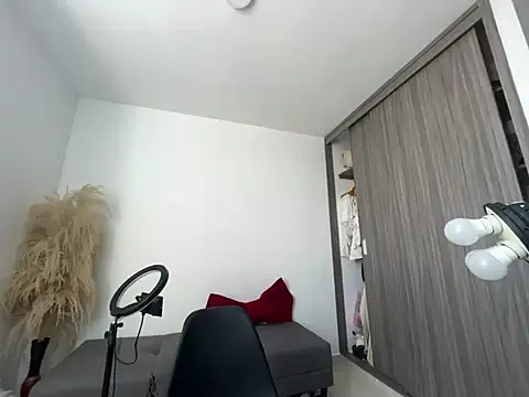 dakota le online show from 24, 6, 2026