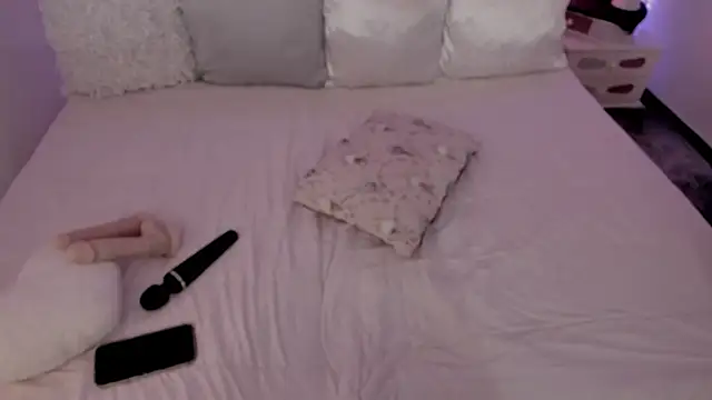 Snapshot of Lau_123x chatting on 8, 10, 2025 Lau 123x online show from 8, 10, 2025