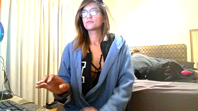 Snapshot of karmicQueen669 chatting on 2, 7, 2026 karmicQueen669 online show from 2, 7, 2026
