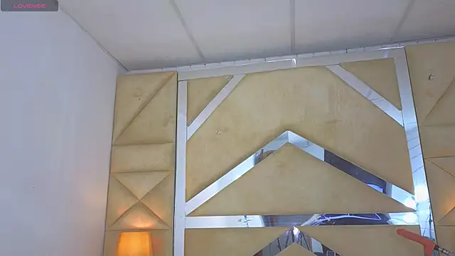 Tiphani walker  online show from 18, 11, 2025