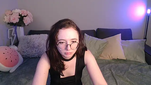 Mini Diva online show from 14, 2, 2025