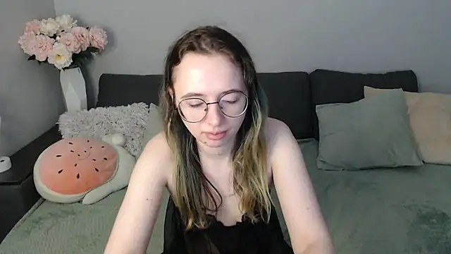 Mini Diva online show from 1, 11, 2025