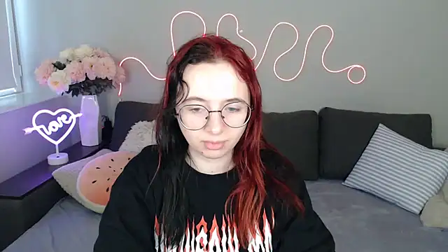 Mini Diva online show from 11, 11, 2025