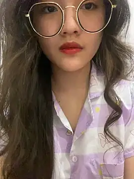 Krixxi22 online show from 4, 3, 2025