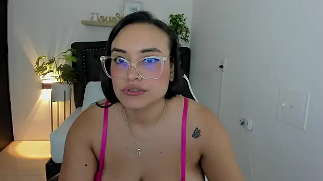 zoe danae  online show from 4, 3, 2025