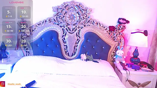 Giselle Noah online show from 18, 9, 2025